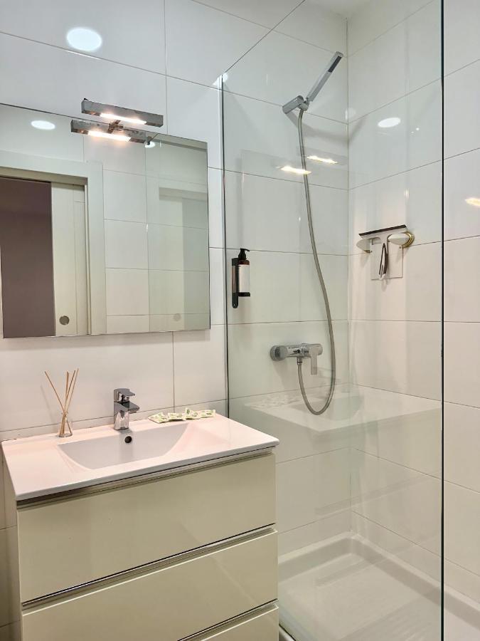 Urbe10 Santa Lucia 1 Bedroom Apartment 1A マラガ エクステリア 写真